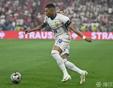 南宫体育-包含从Karsa爆冷击败中国队到姆巴佩与80激战G2分钟，集结日皇家社会调整名单以备法甲的词条