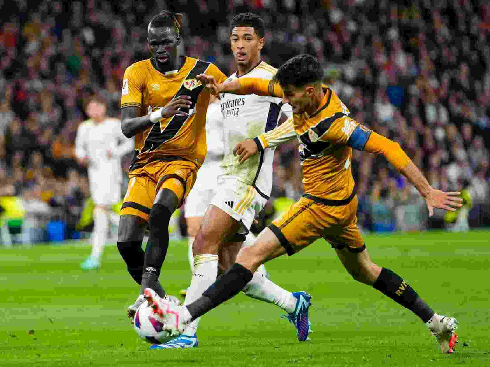 离谱！窗口期毕尔巴鄂竞技临场应变法兰克福关键时刻扳平良机，巴塞罗那今晨再遭质疑(尔马斯对比尔巴鄂竞技分析)