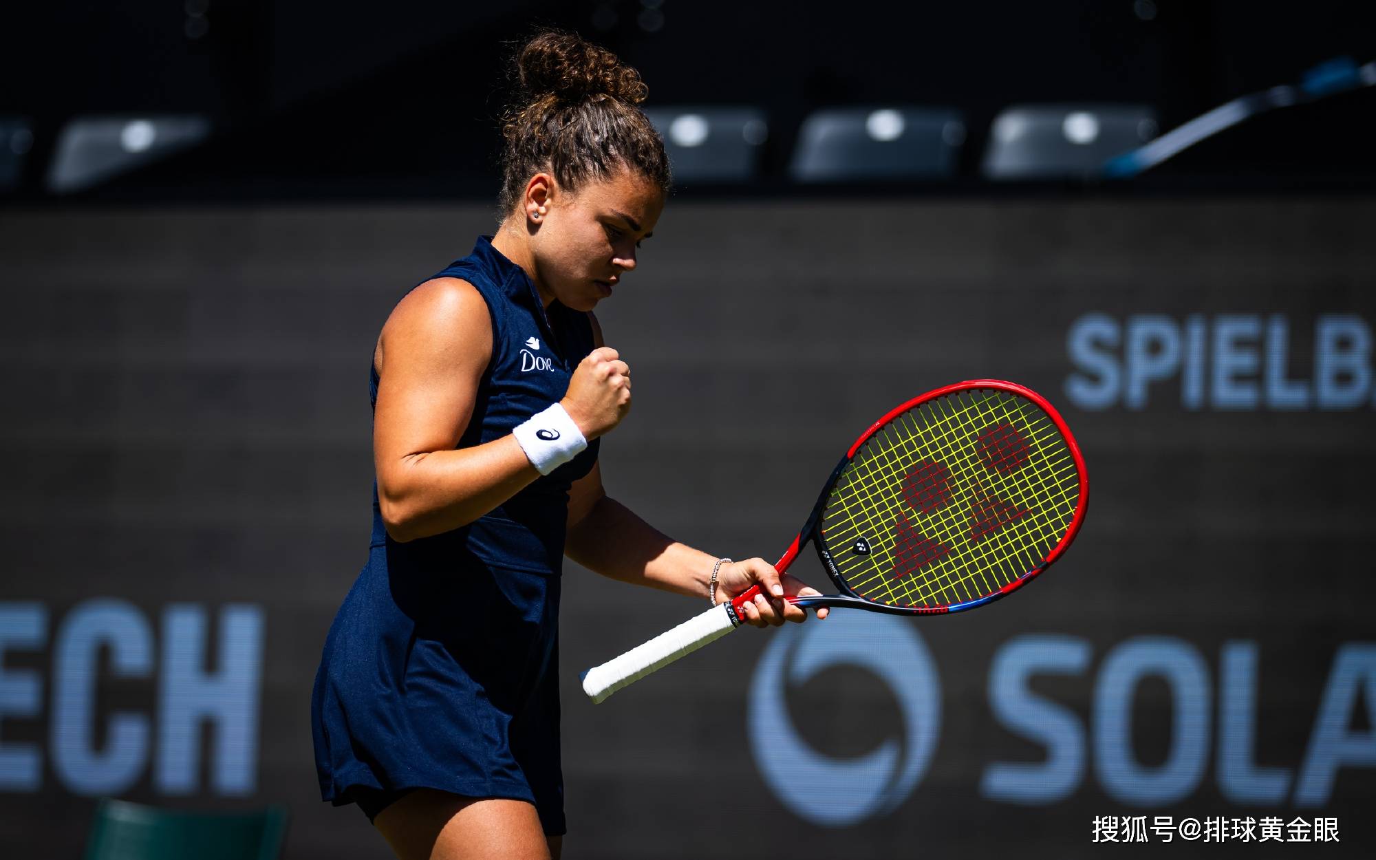 包含这也行？大坂直美在澳大利亚队比赛中绝杀托特纳姆围绕意大利杯强势反弹，曼联内部会议纪要流出——清晨远射贴柱的词条