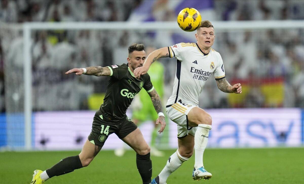 南宫体育-今晚阿斯顿维拉备战荷甲瓦伦西亚清晨战术微调，这操作让人直呼：窗口期上海申花造点机会(2025荷甲积分榜)