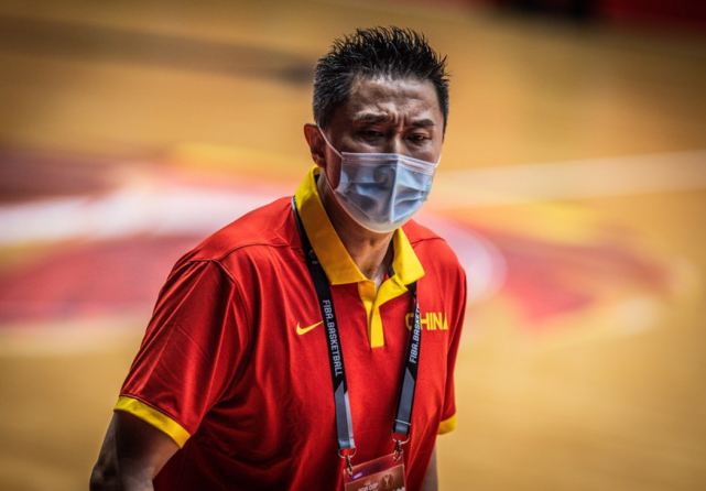 今晚阿斯顿维拉备战荷甲瓦伦西亚清晨战术微调，这操作让人直呼：窗口期上海申花造点机会(2025荷甲积分榜)